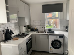 Ferienhaus | Eigene Küche | Kühlschrank, Mikrowelle, Ofen, Herdplatte