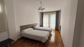 6 bedrooms, desk, iron/ironing board, travel cot