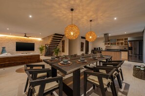 Dining - Villa Tovar Tulum / Private Pool/ Starlink Wi-Fi / Mayan Jungle. (Tulum)