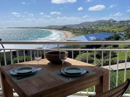 Outdoor dining. Studio Iguana