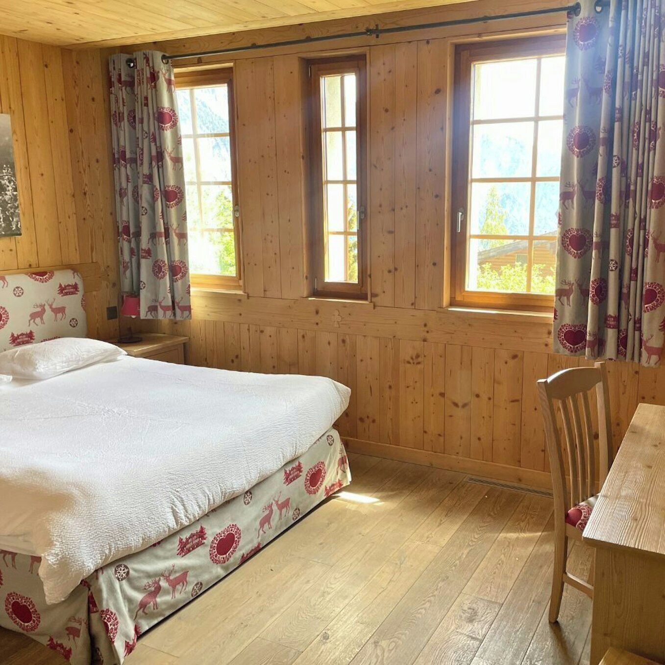 Superior Double or Twin Room, Mountain View | Desk, laptop workspace, WiFi (free), bed sheets