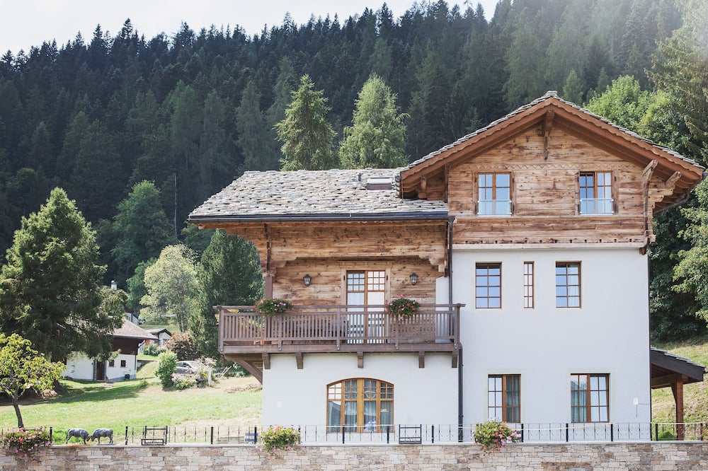 Between Boutique Hotel