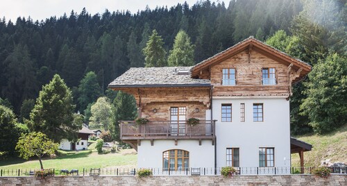 Between Boutique Hotel