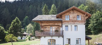 Between Boutique Hotel