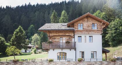 Between Boutique Hotel