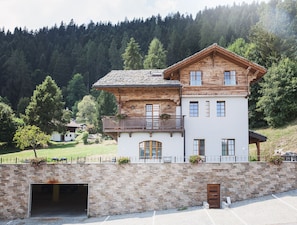Exterior - Between Boutique Hotel (Chamoson)