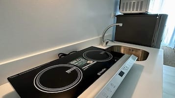Fridge, microwave, stovetop, electric kettle
