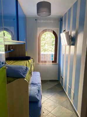 1 bedroom - DIRECTLY ON THE WATERFRONT, SEA VIEW, ARAGONESE CASTLE AND PRIVATE PARKING LOT (Scilla)