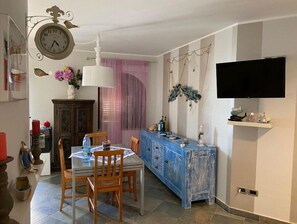 Dining - DIRECTLY ON THE WATERFRONT, SEA VIEW, ARAGONESE CASTLE AND PRIVATE PARKING LOT (Scilla)