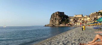 DIRECTLY ON THE WATERFRONT, SEA VIEW, ARAGONESE CASTLE AND PRIVATE PARKING LOT