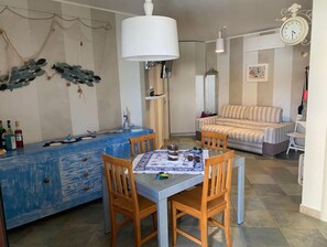 Interior - DIRECTLY ON THE WATERFRONT, SEA VIEW, ARAGONESE CASTLE AND PRIVATE PARKING LOT (Scilla)