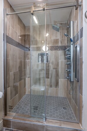 Hair dryer, towels, soap, shampoo - New!! Majestic Views, Pool, Sleeps 20+, 2 Mstr BR, close DT Yosemite, Bass Lake  (Oakhurst)