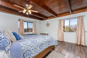6 bedrooms, iron/ironing board, free WiFi, bed sheets - New!! Majestic Views, Pool, Sleeps 20+, 2 Mstr BR, close DT Yosemite, Bass Lake  (Oakhurst)