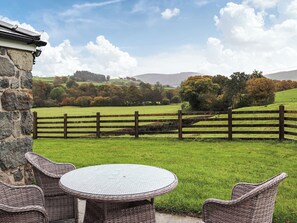 Terrace/patio - 3 bedroom accommodation in Parc, near Bala (Parc, near Bala)