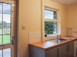 Interior - 3 bedroom accommodation in Parc, near Bala (Parc, near Bala)