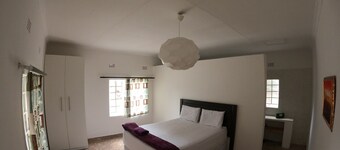 Charming 2-bedroom bungalow in lovely Maun with WiFi