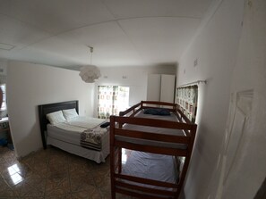 2 dormitorios, tabla de planchar con plancha, wifi gratis y ropa de cama