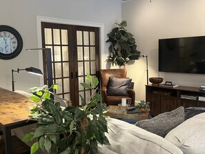 TV - Private Terrace Garden Apt. - Newly Renovated - minutes from Historic Roswell (Roswell)