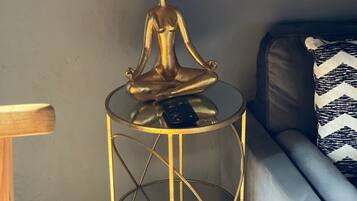 Luxe appartement, 1 queensize bed, uitzicht op de binnenplaats, aan de binnenplaats | Woonruimte