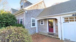 Exterior detail - Spacious 5 bedroom, cozy home with private beach access! (Falmouth)