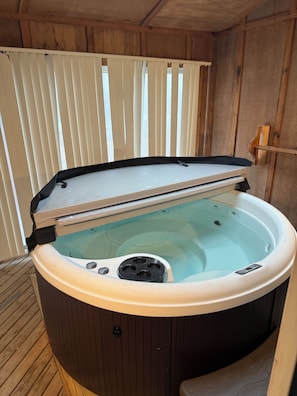 Indoor spa tub