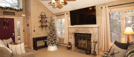 Smart TV y chimenea
