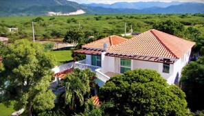 Exterior - "Spectacular Oceanfront Villa with Pool Paradise 6 Bedrooms 6 Baths - Sleeps 20" (Playa Mia, Azua, República dominicana)