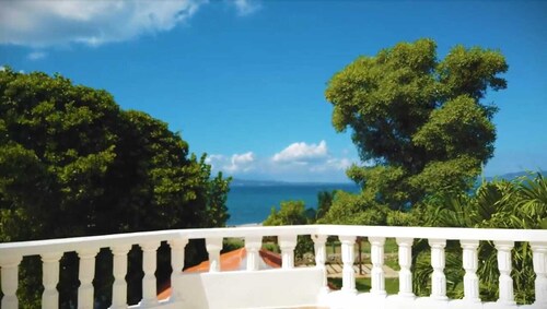 "Spectacular Oceanfront Villa with Pool Paradise 6 Bedrooms 6 Baths - Sleeps 20"