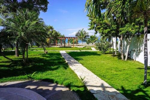 "Spectacular Oceanfront Villa with Pool Paradise 6 Bedrooms 6 Baths - Sleeps 20"