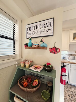 Interior - Secluded Two-Story Country Style Loft with Balcony & Free Parking in The Heights (Houston)