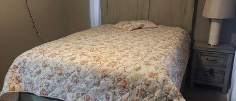 3 slaapkamers, een strijkplank/strijkijzer, wifi, beddengoed