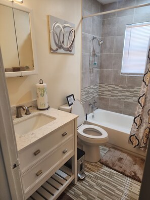 Towels, soap, shampoo, toilet paper - X Marks the Spot
3 Bedrooms, 4 Beds, 1 bathroom House. Newly remodeled. (Hollandale)