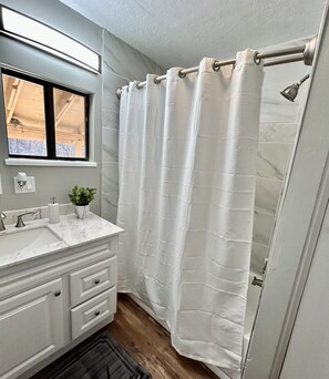 Hair dryer, towels, soap, shampoo - Cozy Utah Cabin (Kamas)