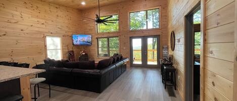 Una Smart TV, una chimenea