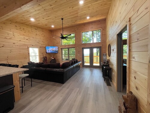 "ENDLESS VIEW" Red River Gorge/Natural Bridge- New Construction!! Dog Friendly!!