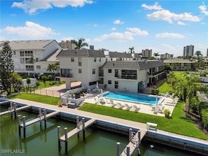 Outdoor pool, a heated pool - You’ll LOVE…location, waterfront, stroll to beach. Excellent views (Marco Island)