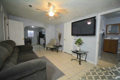 Corner Gem near Del Sol Hospital 