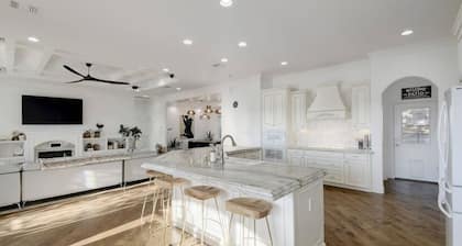 2 Luxury Homes | Group Retreats | Games | Fire Pit