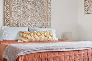 7 Schlafzimmer, Schreibtisch, Bügeleisen/Bügelbrett, WLAN