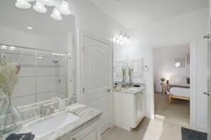 Hair dryer - 2 Luxury Homes | Group Retreats | Games | Fire Pit (Round Rock)