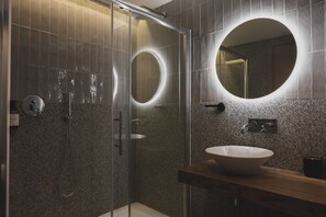 Deluxe Double or Twin Room, 1 Bedroom, Balcony | Bathroom | Shower, rainfall showerhead, free toiletries, hair dryer - Maria Rosa Suites (Victoria)