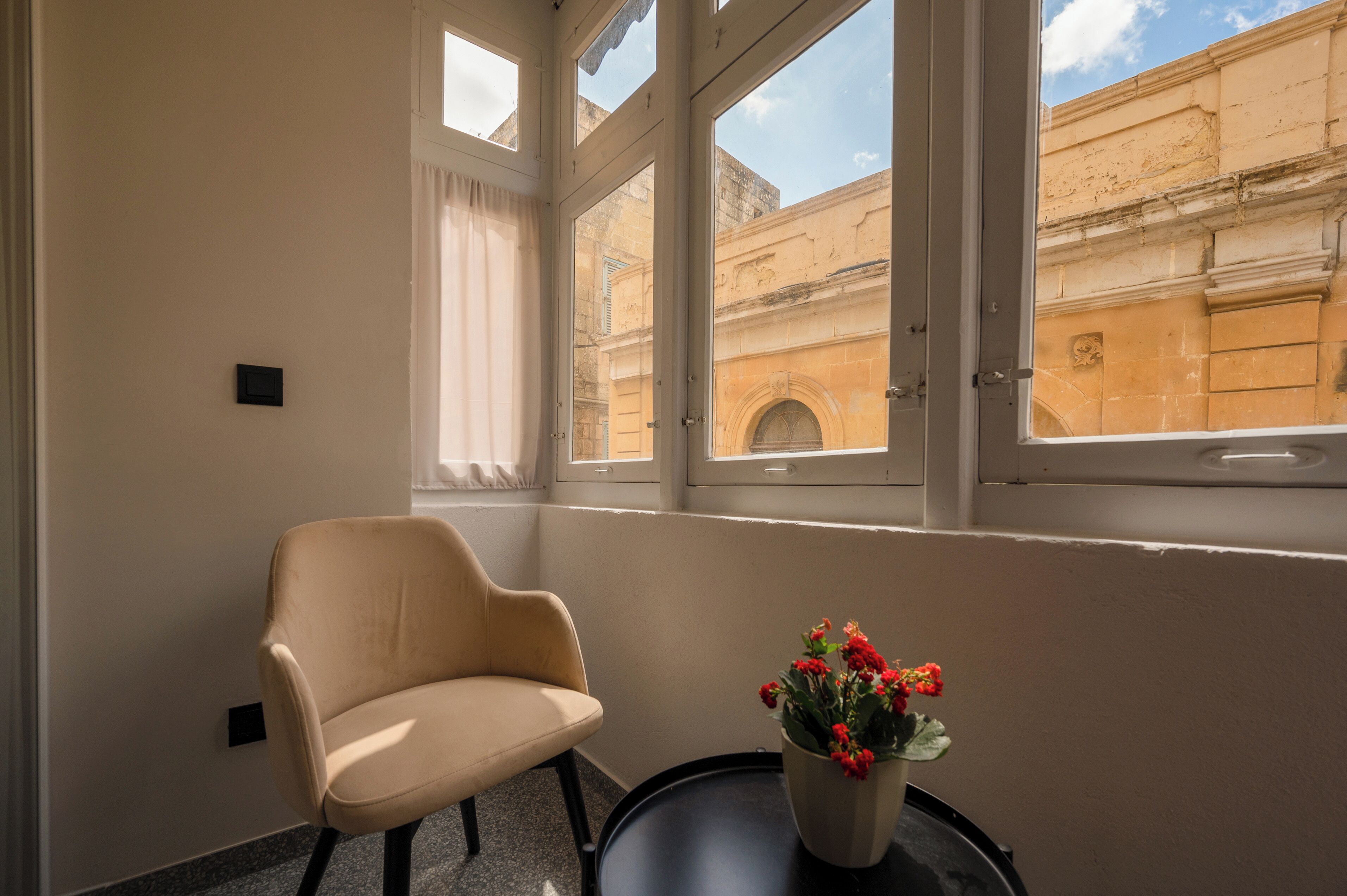 Kahden hengen deluxe-huone (yksi tai kaksi sänkyä), 1 makuuhuone, parveke | Egyptinpuuvillaiset lakanat, ylelliset vuodevaatteet