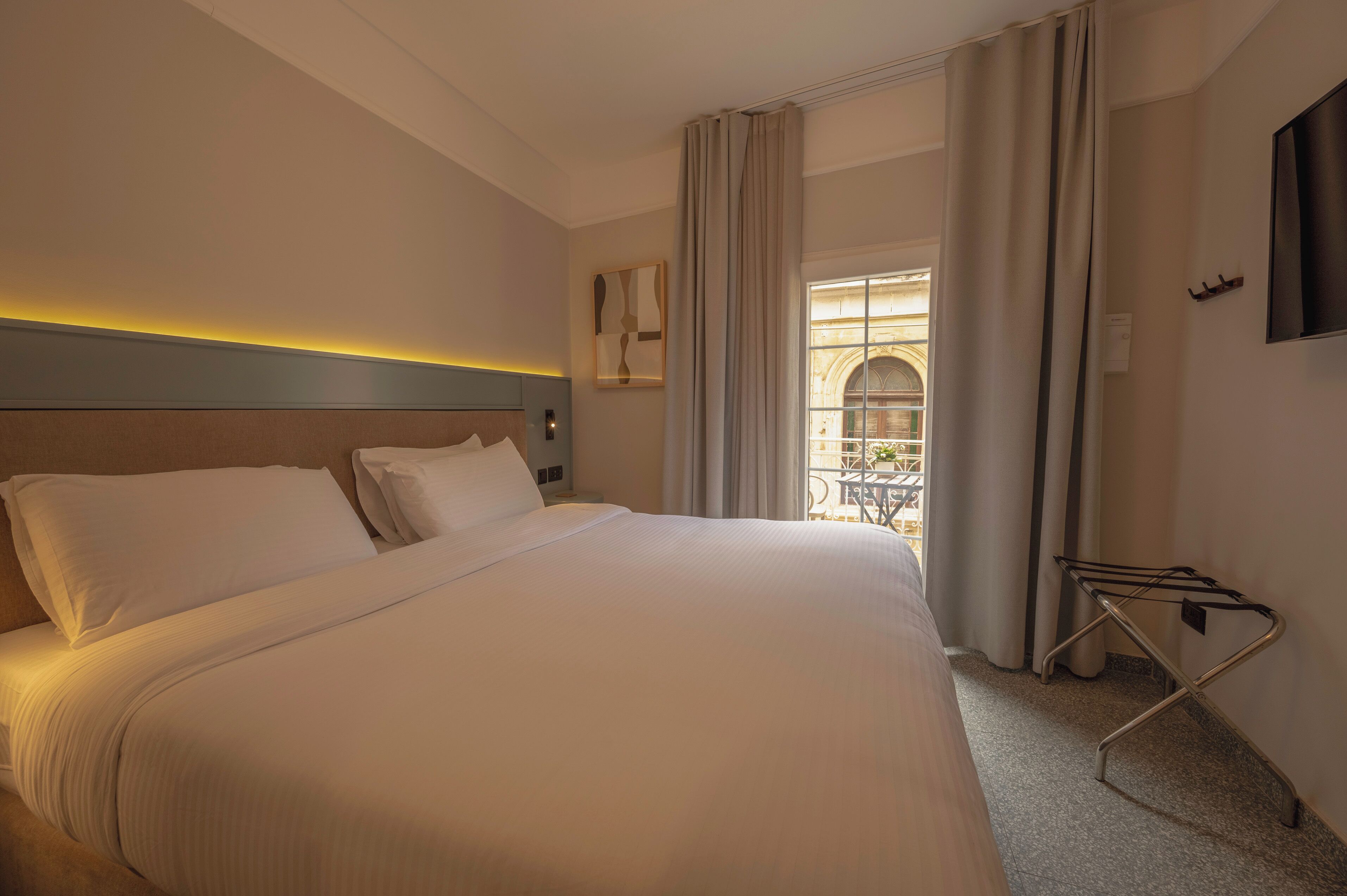 Deluxe kamer, 1 twee- of 2 eenpersoonsbedden, 1 slaapkamer, balkon | Lakens van Egyptisch katoen, luxe beddengoed, Tempur Pedic-bedden