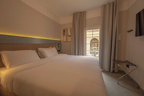 Deluxe Double or Twin Room, 1 Bedroom, Balcony | Egyptian cotton sheets, premium bedding, Tempur-Pedic beds, minibar