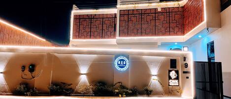 المنشأة من الخارج