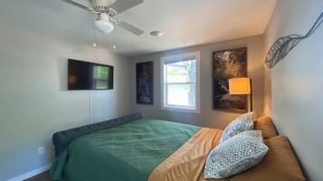 2 bedrooms, iron/ironing board, travel cot, free WiFi