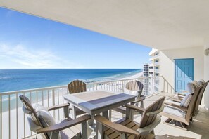 Outdoor dining - "Drift Away" 🐟 A Pure Salt Property 🐟 Directly on the beach! (Orange Beach)