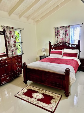 2 slaapkamers, een strijkplank/strijkijzer, gratis wifi, beddengoed