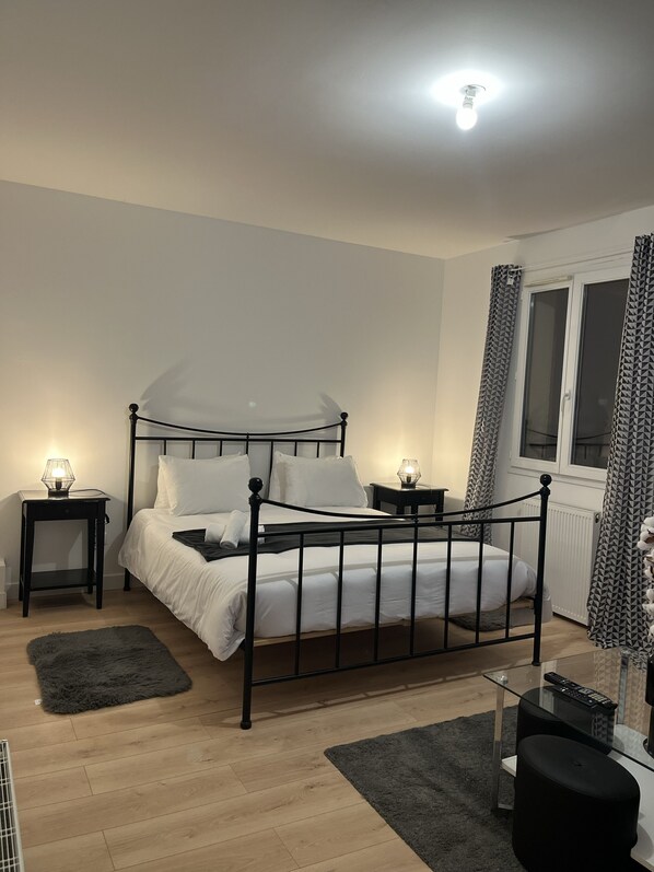 4 bedrooms, iron/ironing board, free WiFi, bed sheets