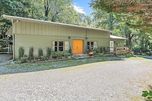 Exterior - Cozy Creek Getaway-Romantic Escape, Hot Tub (Maggie Valley)
